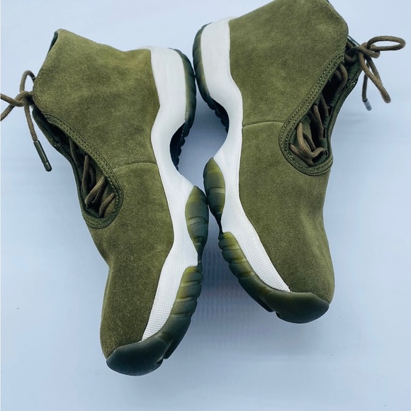 Womens NIKE AIR JORDAN
FUTURE Olive Trainers AR0726-300 - Picture 13 of 15